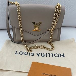 Louis Vuitton Mylockme chain bag. Ref: M56137